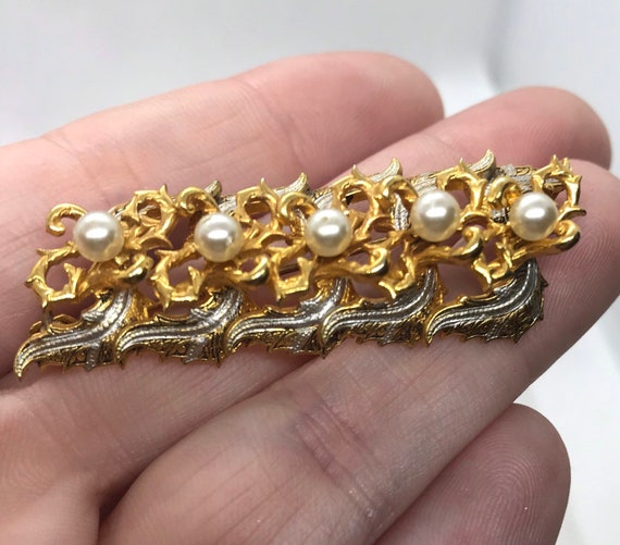 Spanish Style Damascene Style Faux Pearl Bar Pin Gem