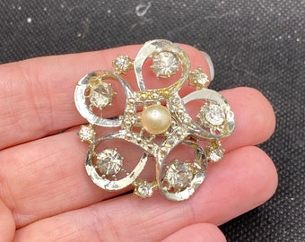 Vintage Pin with Faux Pearl and Rhinestone’s