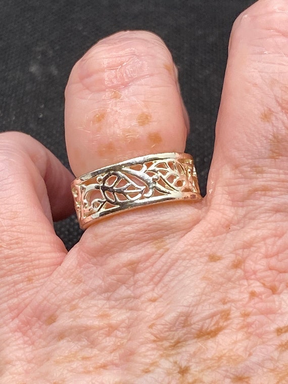 Vintage Openwork Leaf Scrollwork Ring size 7 - image 2