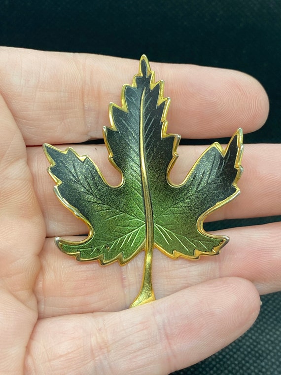 Vintage Enamel Maple Leaf Pin