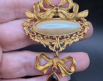 Vintage Avon Brooch Romantic Bow Faux Amethyst Rhinestone & Faux Pearl Goldtone Pin