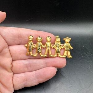 Vintage Family Holding Hands Pin