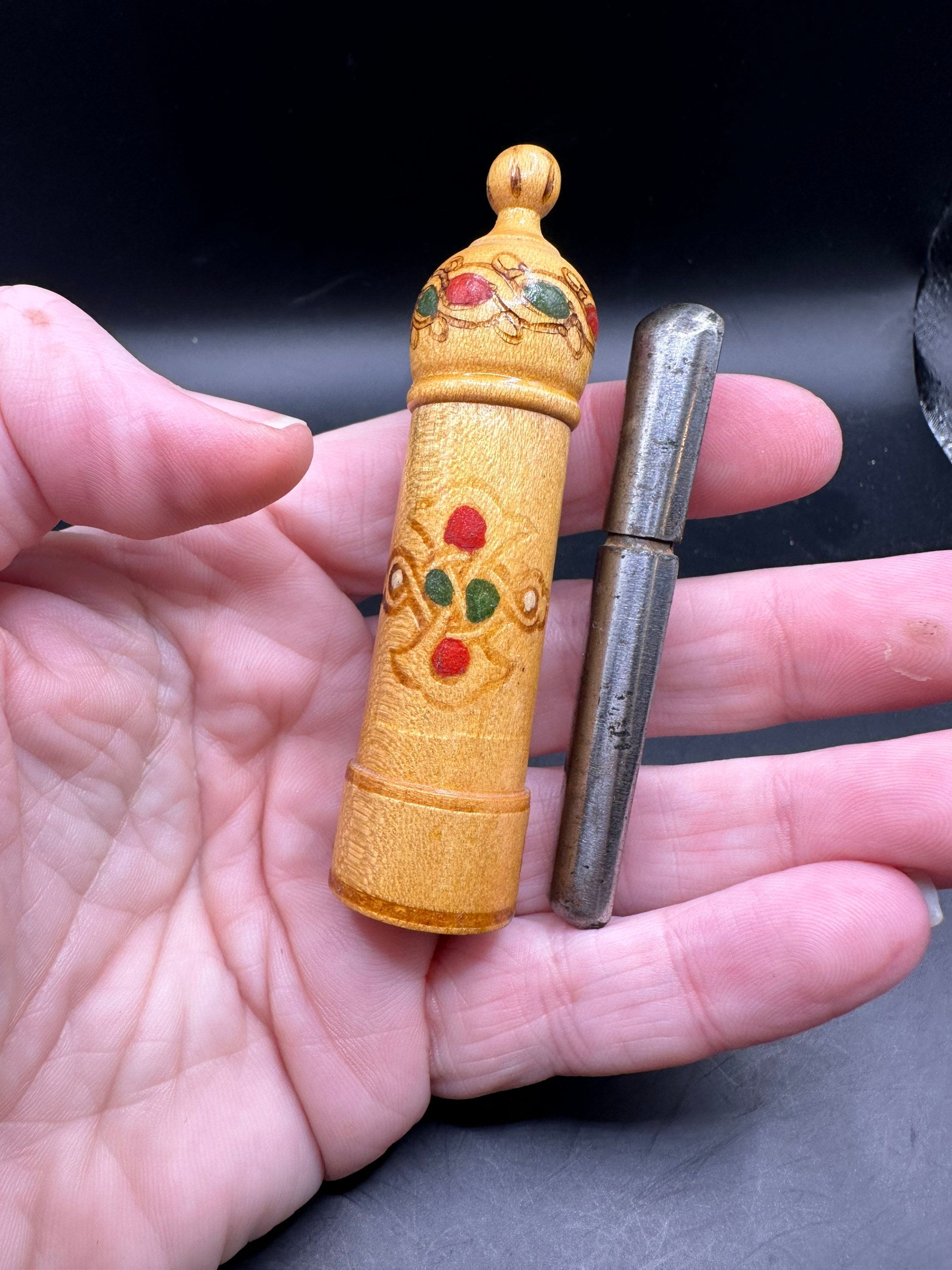 Small Wooden Needle Holder for Travel