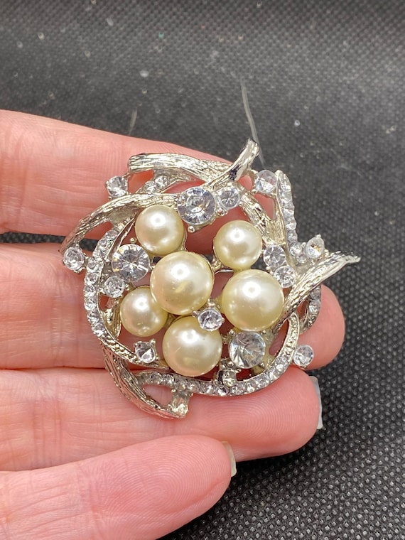 Vintage Rhinestone Faux Pearl Flower Pin - image 1