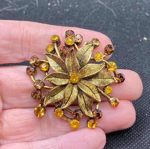 Vintage flower Rhinestone Pin - image 1