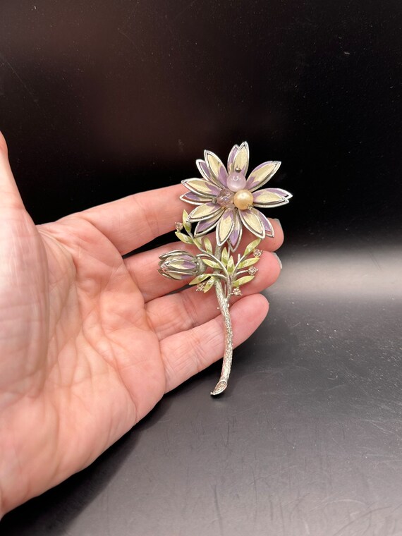 Vintage Daisy Flower Pin Mod Hippie Gem