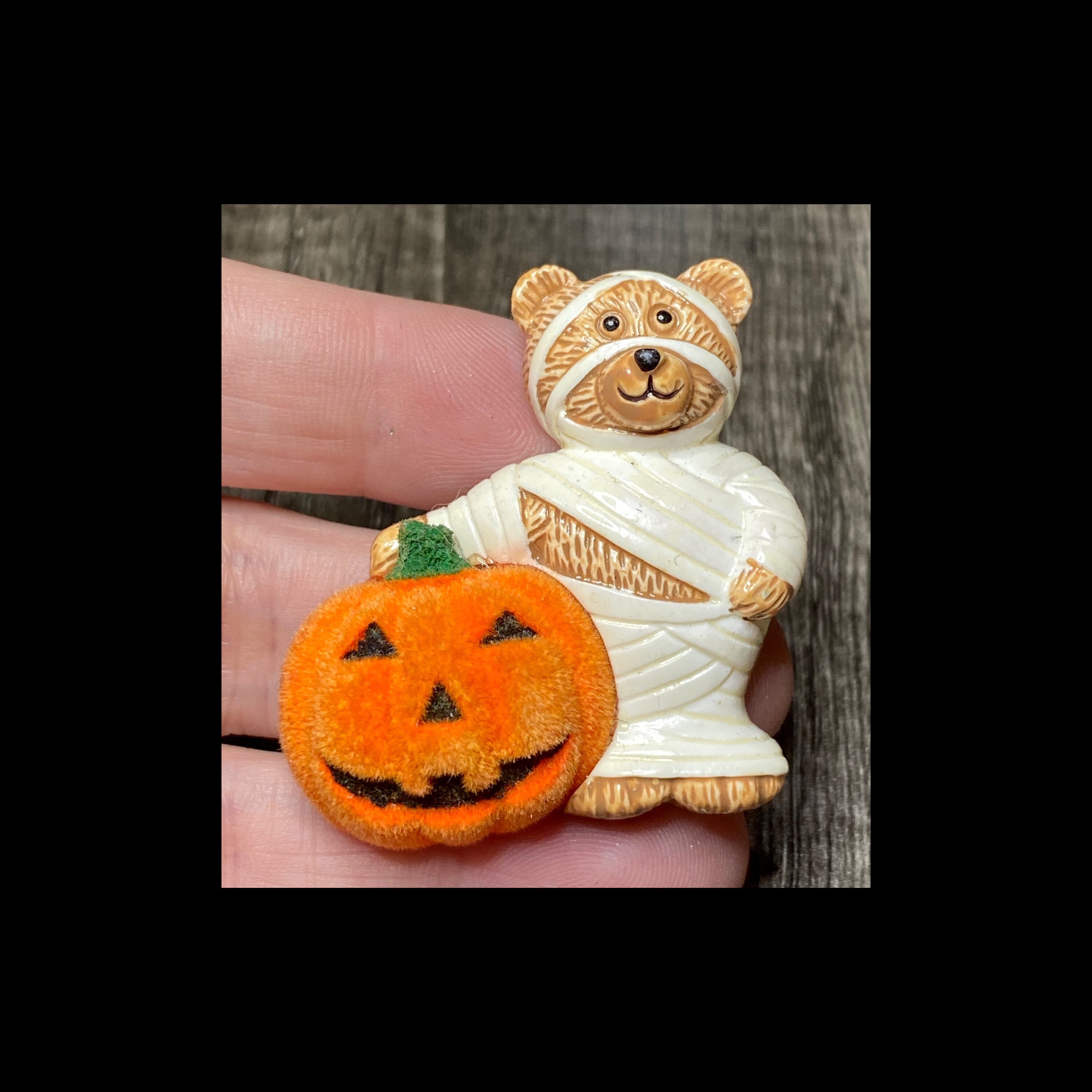 Jewelry  Vintage Happy Halloween Mummy Jack O Lantern Brooch