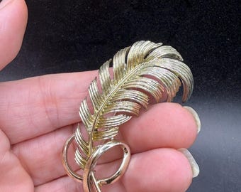Vintage  CORO Curled Feather Brooch Pin Signed Goldtone