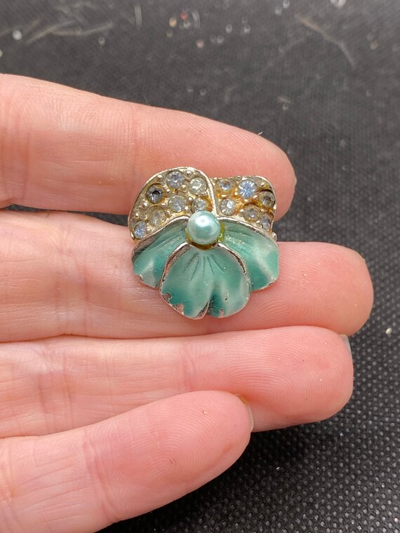 Vintage violet flower pin Gem