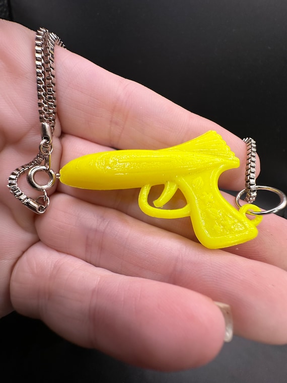 Vintage Plastic Sci-Fi Space Alien Blaster Gun Ra… - image 1