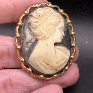 Vintage Resin Cameo Scrollwork Pin image 1