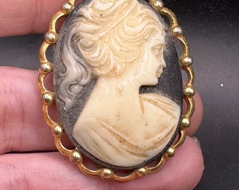 Vintage Resin Cameo Scrollwork Pin