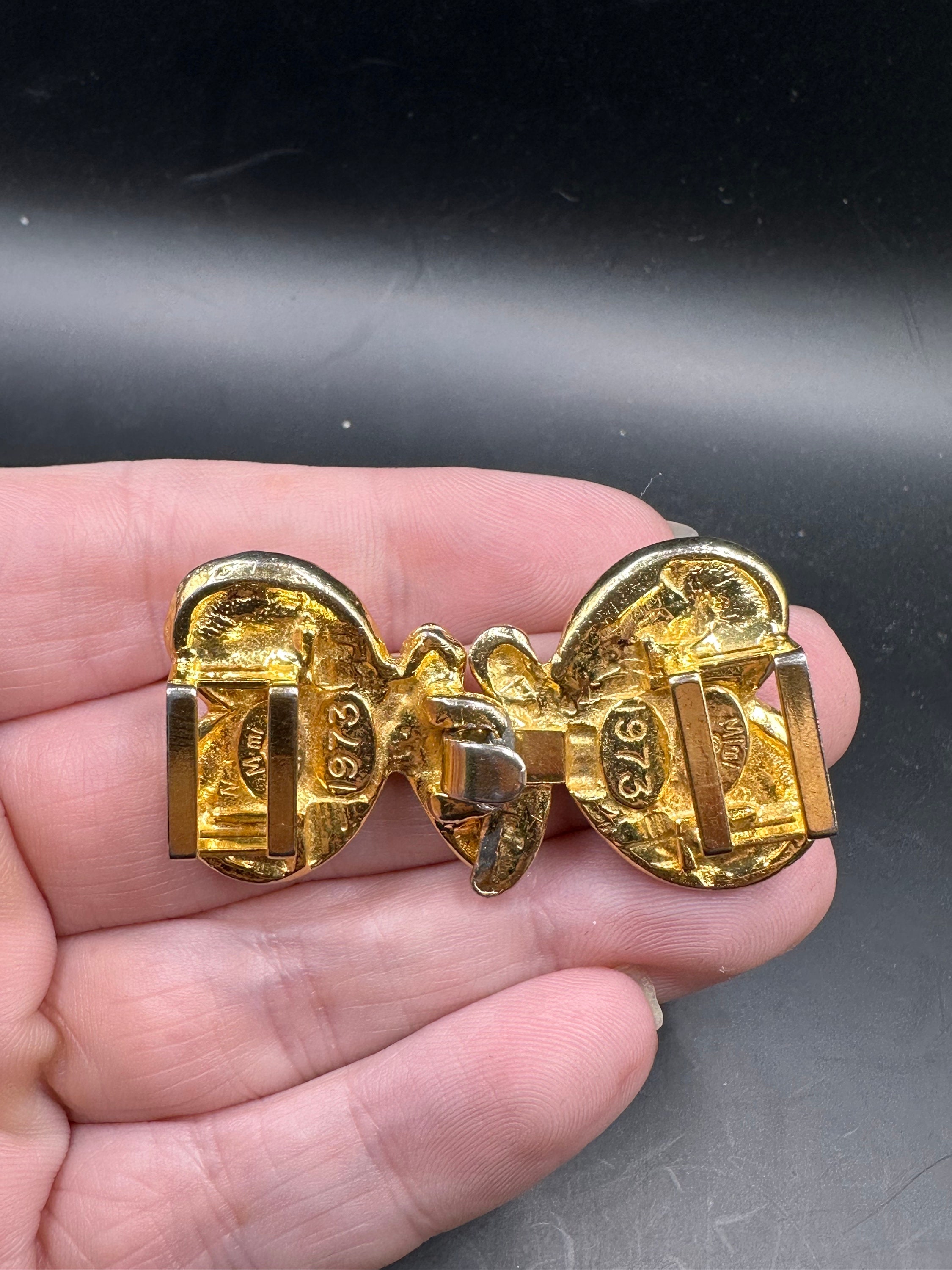 Vintage 70s Mimi di N large butterfly designer belt buckle Mimi Di N Butterfly Belt Buckle Signed Gold Tone Fits Half  main image 4