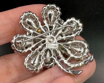 TRIFARI ブローチ ヴィンテージ ムーンストーン 希少 Vintage Signed TRIFARI Moonstone Rhinestone FLOWER Shape Pin