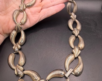 Vintage Chunky Modernist Fleur de Lis Necklace Silver Tone Necklace