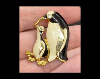 Vintage Penguin Pin