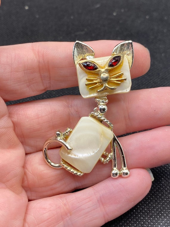 Vintage Mod Mid Century Modern Hip Cat Pin - image 1