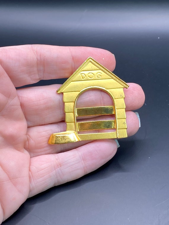 Vintage Doghouse Picture Frame Pin by JJ