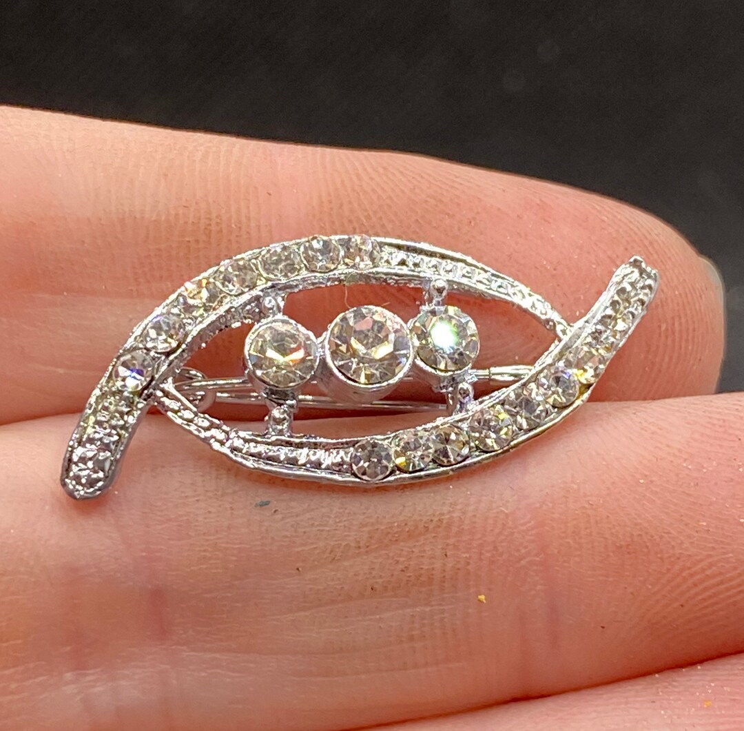 Eye Shaped Pin Vintage Eye Shaped Rhinestone Pin - Etsy