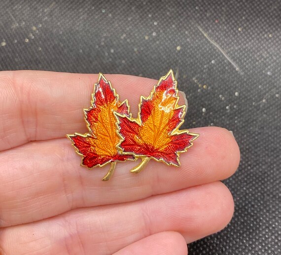 Vintage Enamel Maple Leaf Pin