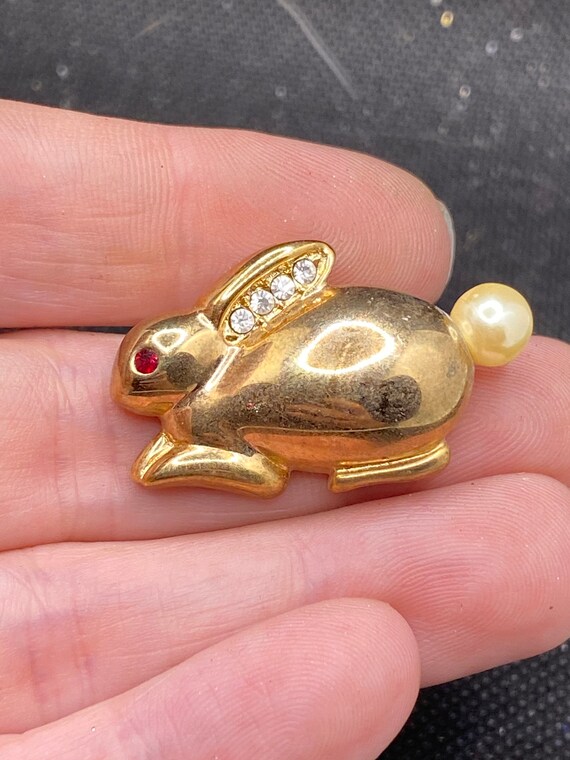 Vintage bunny rabbit faux Gem