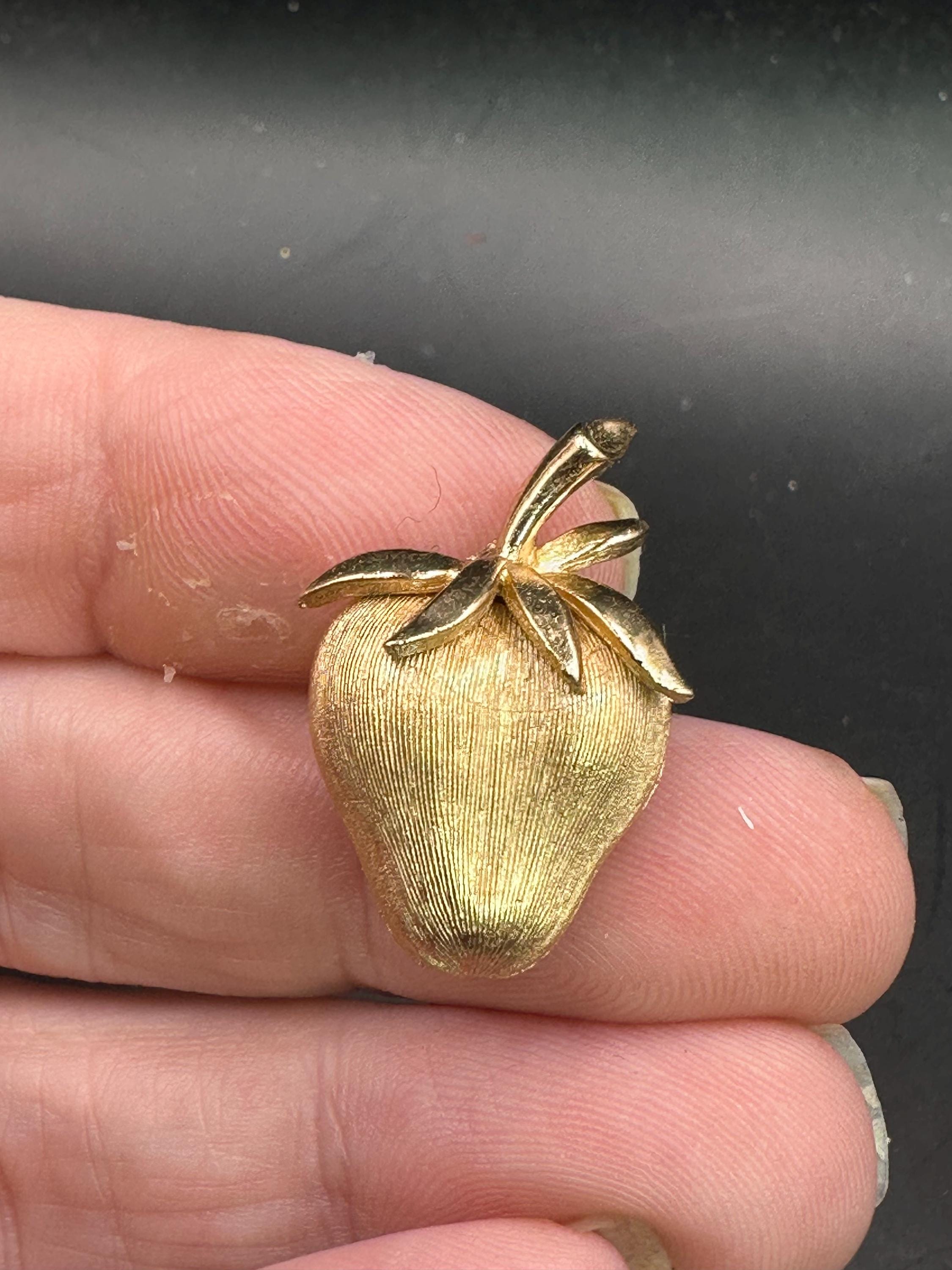Vintage Trifari Strawberry Pin Brooch-trifari Fruit Small Delicate