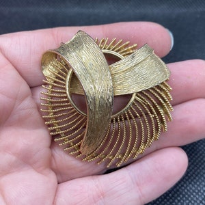 Vintage Modernist Pin by Capri