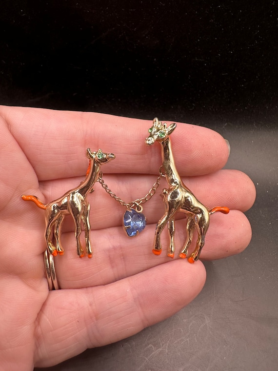 Vintage Giraffe Scatter Pins with Chain and Heart 