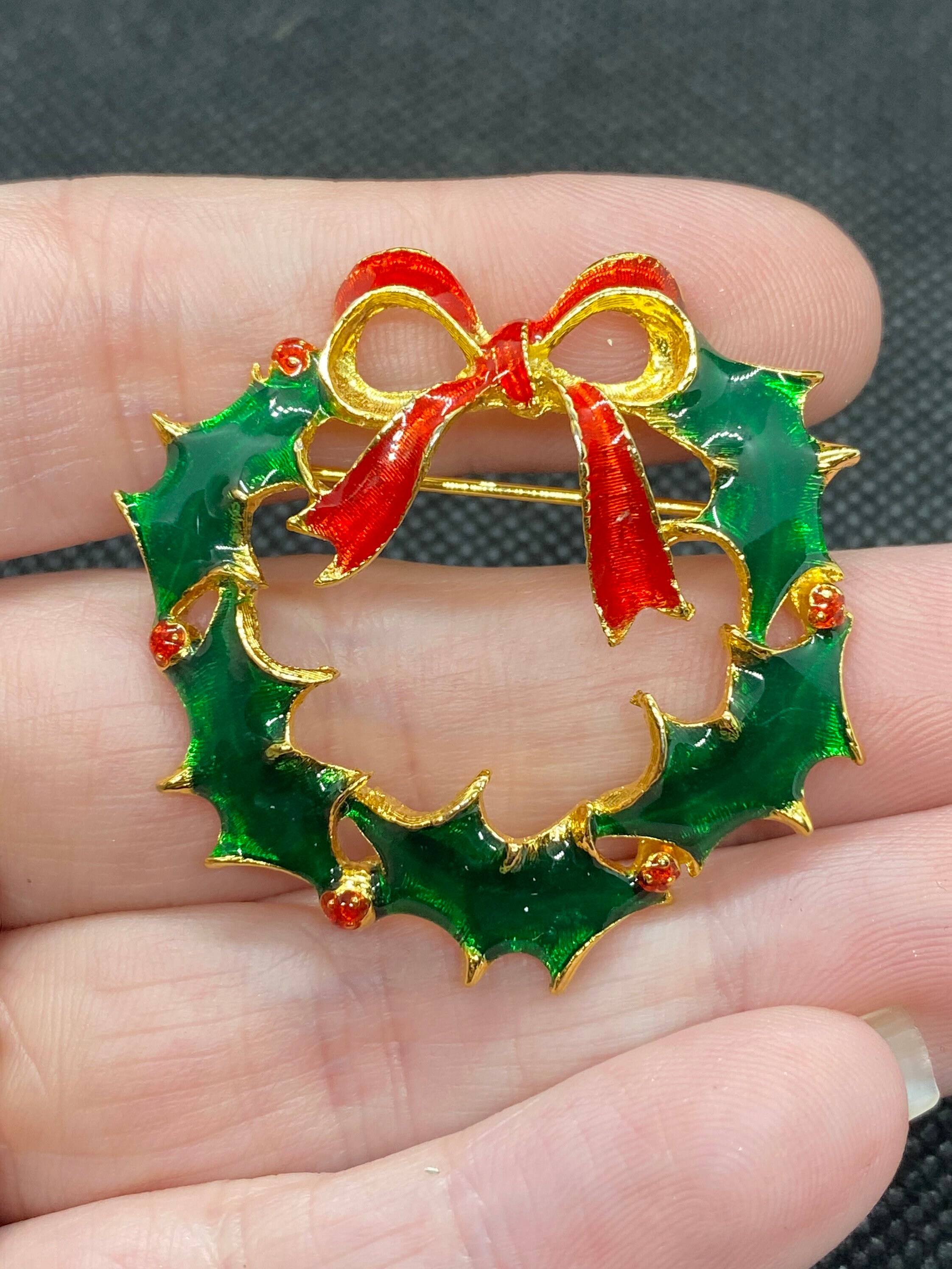 Vintage Christmas Wreath Pin - Etsy