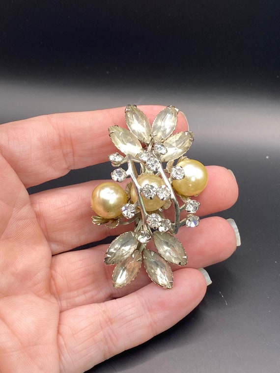 Vintage flower Rhinestone Faux Pearl Pin