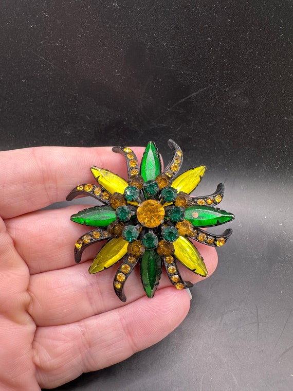 Vintage Starburst Rhinestone Flower Pin