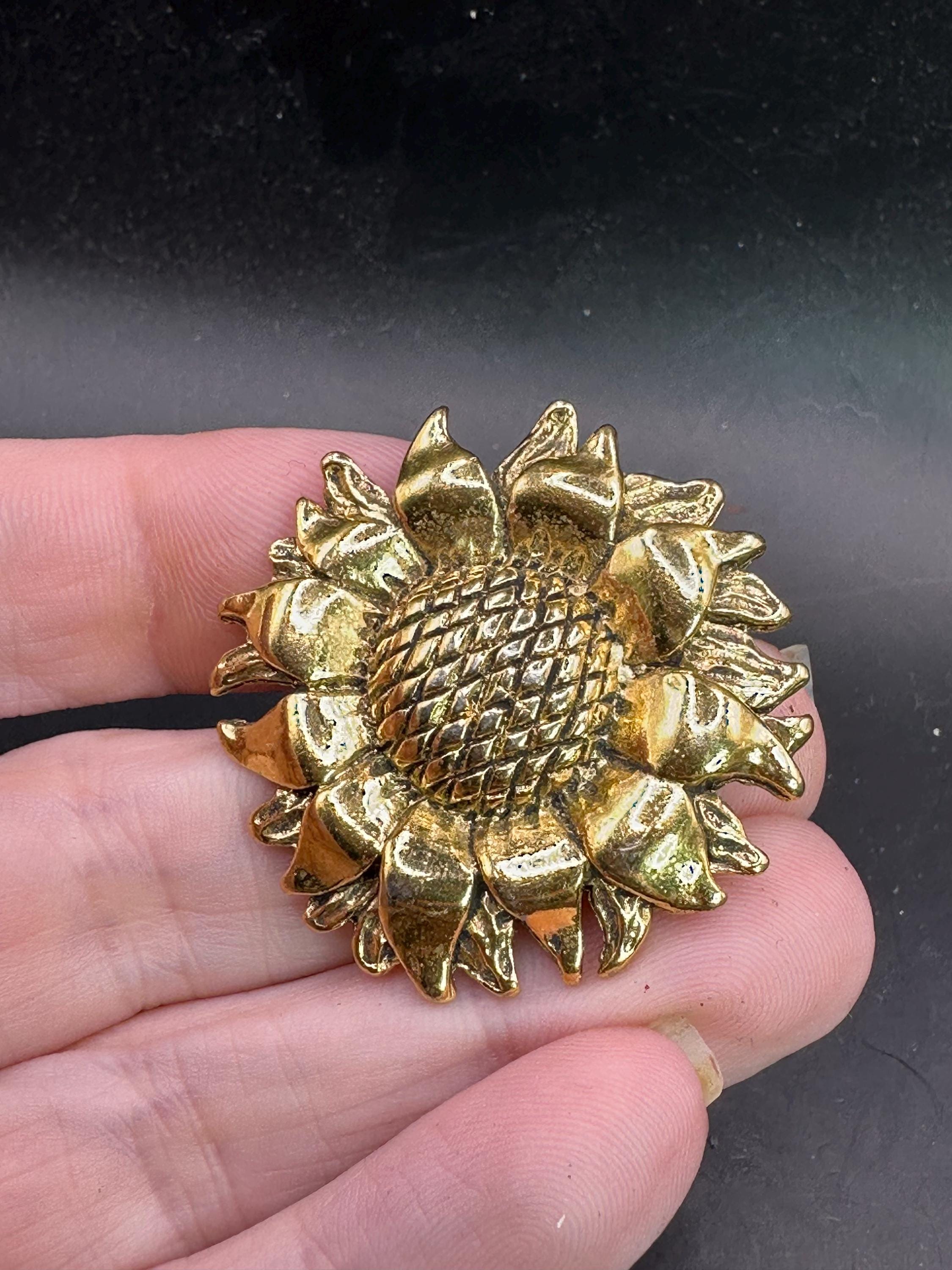 Broche Fleur Vintage René Gouin - Bijou Ancien Doré - Occasion En Bon état - Accessoire élégant