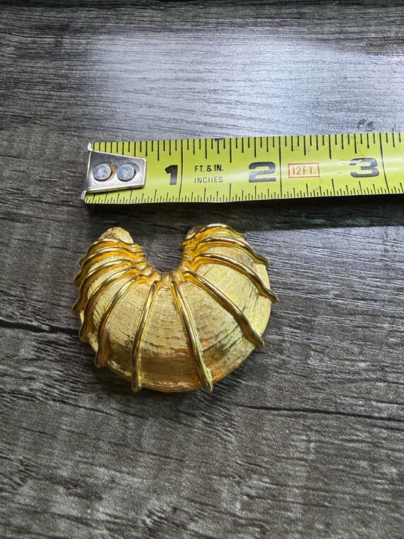 Vintage Large Statement Piece Ribbed Shell Croiss… - image 3