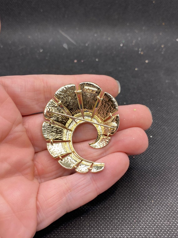 Modern Pin Vintage Lisner Modern Abstract Pin - Gem