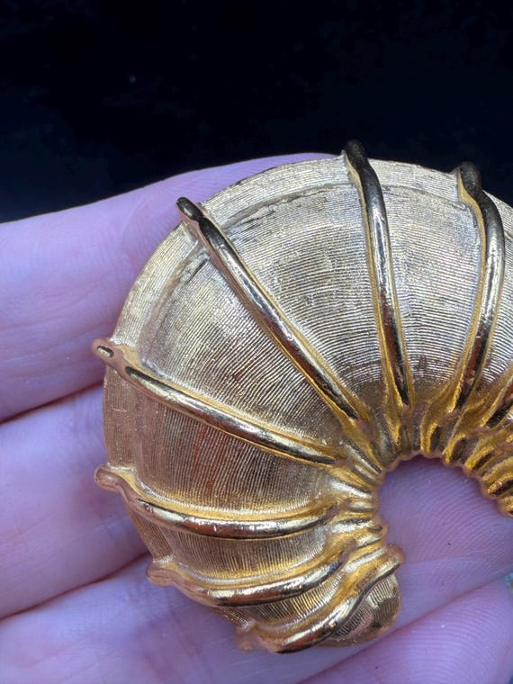 Vintage Large Statement Piece Ribbed Shell Croiss… - image 2