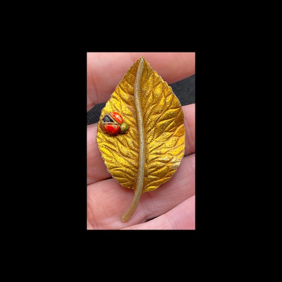 Vintage Enamel Goldtone Ladybug Leaf Pin Gem