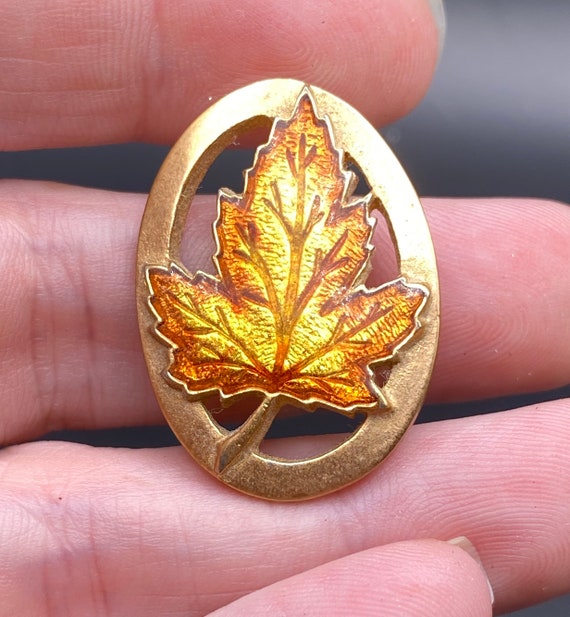 Vintage Enamel Maple Leaf Pin