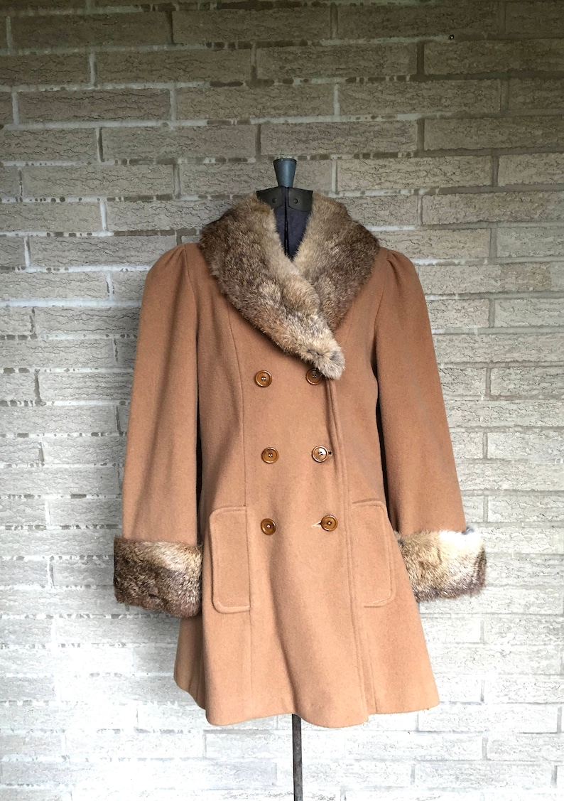 Vintage lambswool peacoat, rabbit lapel and cuffs/ parka length/ flattering/ wool / Small, or a narrow waisted Medium image 3