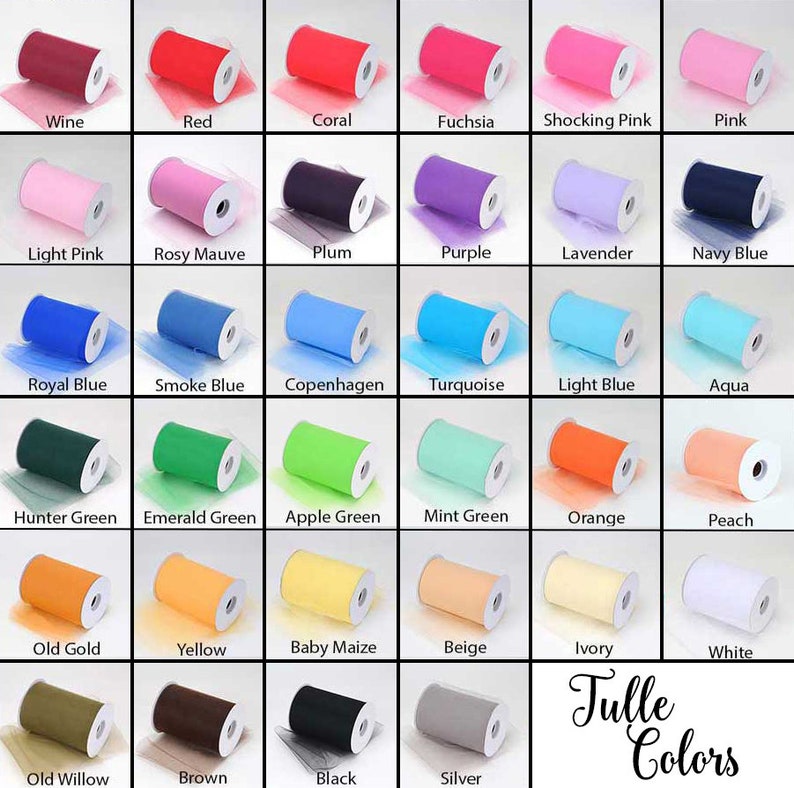 K&ouml;nnte beinhalten: Eine Tabelle mit 24 verschiedenen Farben von T&uuml;llstoff, jede Farbe wird als aufgerollte Stoffrolle dargestellt. Die Farben umfassen Wein, Rot, Koralle, Fuchsia, Schockrosa, Rosa, Hellrosa, Rosarot, Pflaume, Lila, Lavendel, Marineblau, K&ouml;nigsblau, Rauchblau, Kopenhagen, T&uuml;rkis, Hellblau, Aqua, J&auml;gergr&uuml;n, Smaragdgr&uuml;n, Apfelgr&uuml;n, Mintgr&uuml;n, Orange, Pfirsich, Altgold, Gelb, Babymais, Beige, Elfenbein, Wei&szlig;, Altweide, Braun, Schwarz und Silber. Der Text "Tulle Colors" wird am unteren Rand der Tabelle angezeigt.