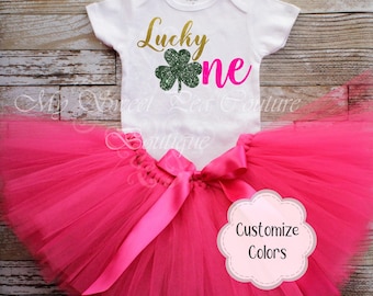Baby Geburtstags Outfit: St. Patrick's Day Klee - Shirt mit individuellem Namen