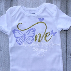 Personalisierbares Schmetterlings-erste Geburtstags-Outfit: Wunderliches Cake Smash-Shirt für den besonderen Tag der Mädchen