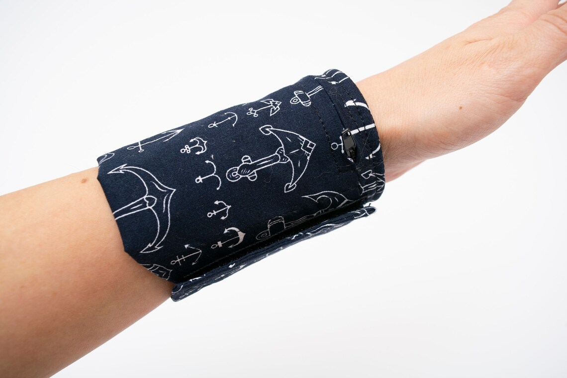 Travel wrist wallet black Minimalist wristlet wallet Womens Etsy