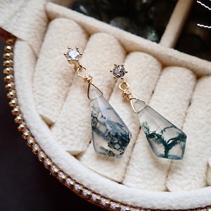 Moss Agate Stud Earrings, Crystal Dangle Earrings, Gold Fill Crystal Earrings,Moss Agate Jewelry,Kite Shape Gemstone,Minimalist Gift for Her