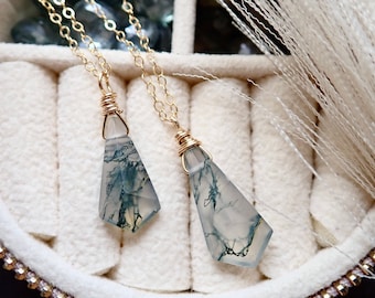 Moss Agate Pendant Necklace Gold Fill, Moss Agate Jewelry, Dainty Green Crystal Pendant Necklace, Kite Shaped Gemstone Necklace,Gift for Her