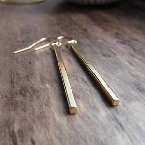 Guldstacksörhängen, Enkla guldörhängen, Minimalistiska guldörhängen, Dingla guldstacksörhängen, Smala guldstacksörhängen, Långa stacksörhängen i guld