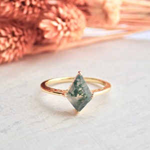 Moss Agate Solitaire Ring, Kite Shape Gemstone Ring, Moss Agate Jewelry,Unique Gemstone Engagement Ring, Promise Anniversary Ring for Women