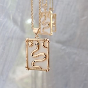 Colar esotérico de cobra, colar de lua crescente e estrelas, joias celestiais, colar com pingente de serpente, joias esotéricas, pingente de esfregão