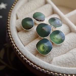 Australische Jade Grün Edelstein Ohrringe Silber Chrysopras Ohrstecker, Kleine Grün Edelstein Ohrstecker, Zierliche Stein Ohrstecker, Geschenk für Sie