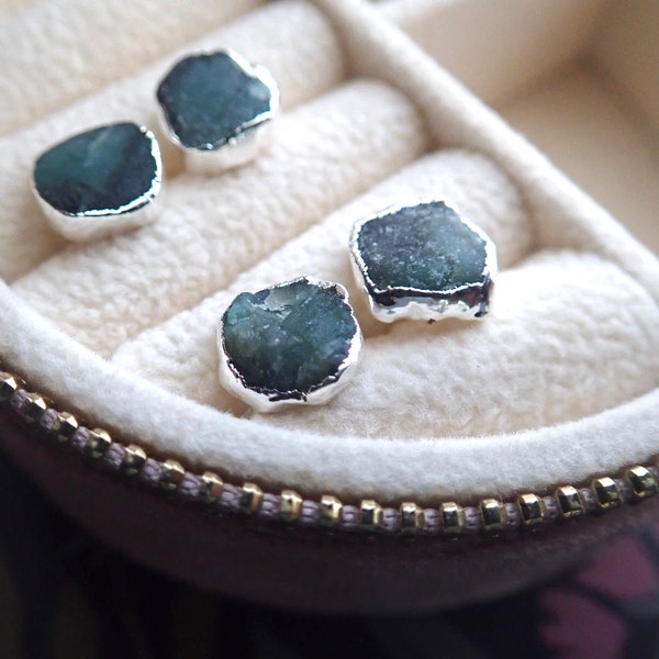 Emerald Stud Earrings, Raw Emerald Post Earrings, May Birthstone Gift, Bridesmaid Jewelry Gift, Green Gemstone Earrings,Silver Emerald Studs