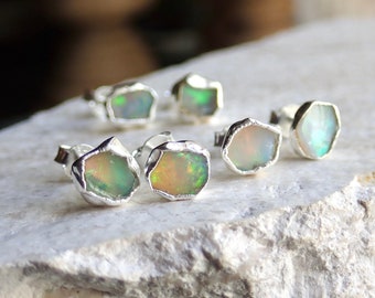 Opal-Ohrstecker, Sterling-Silber-Opal-Ohrringe, Geburtsstein-Ohrringe, Opal-Schmuck, Edelstein-Ohrstecker, Rohopal-Ohrringe, Geschenk für Frau, Freundin